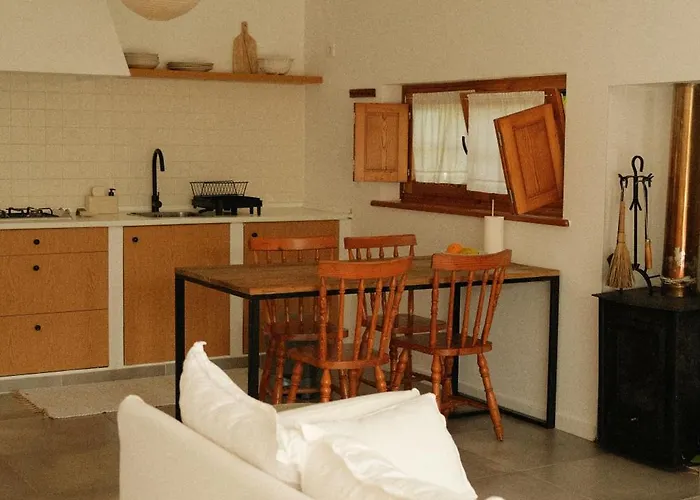 Quinta Amarela בית הארחה נאזרה